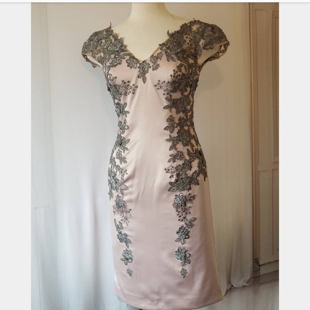 LA FEMME  Floral Appliqué Satin Shift Dress sz6